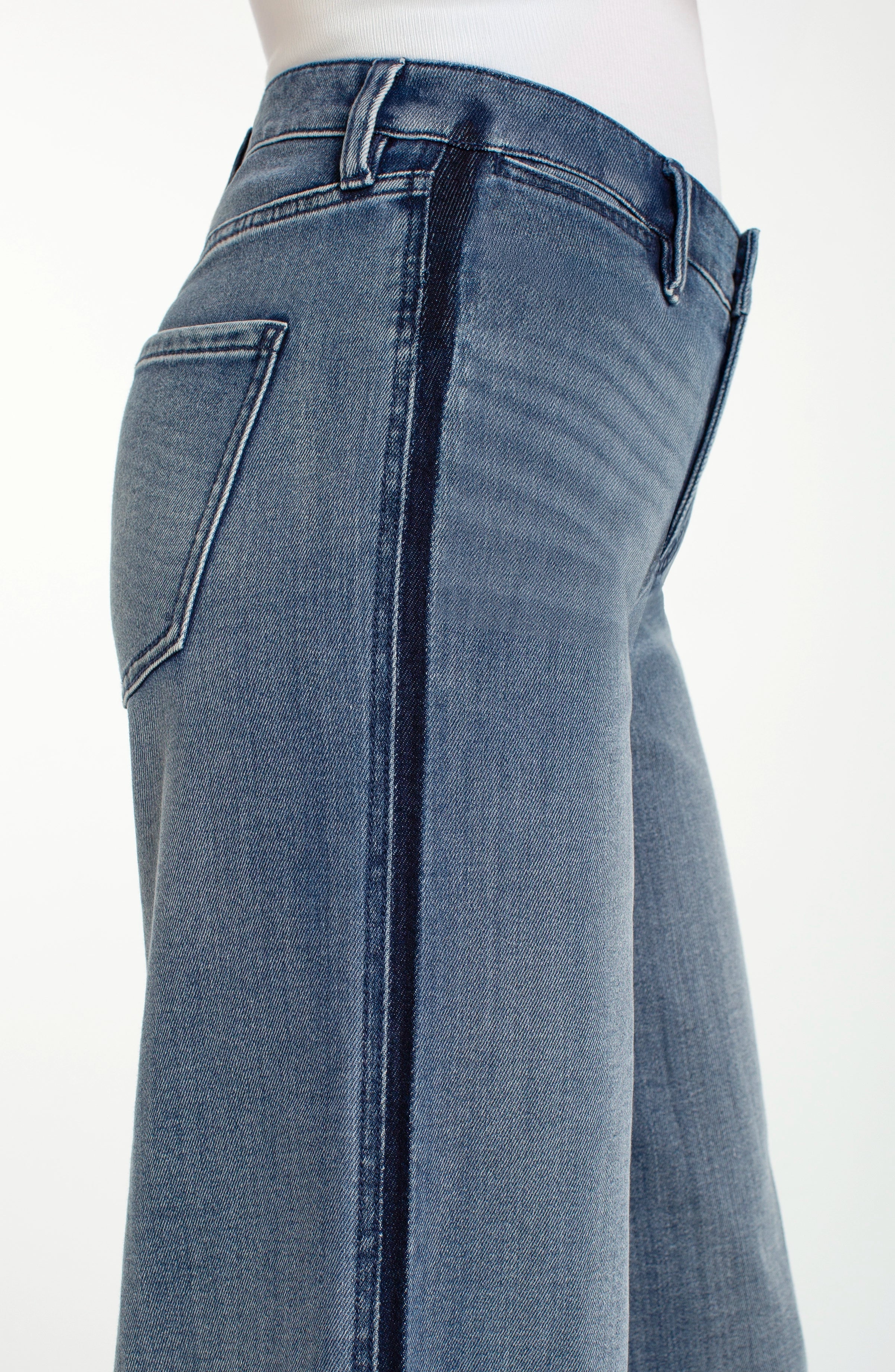 Super Stride Wide Leg w Shadow Cuff Denim