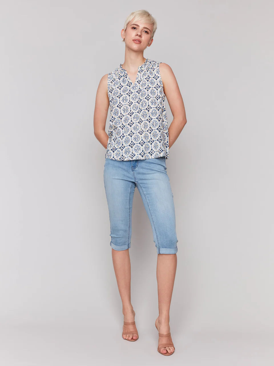 Sleeveless Printed Top Ornement